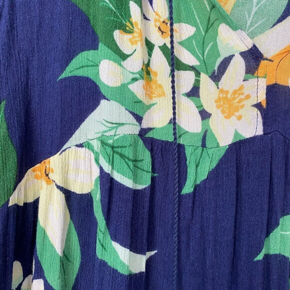 Old Navy women’s floral navy blue long sleeve Blouse /casual/business - Picture 3 of 7